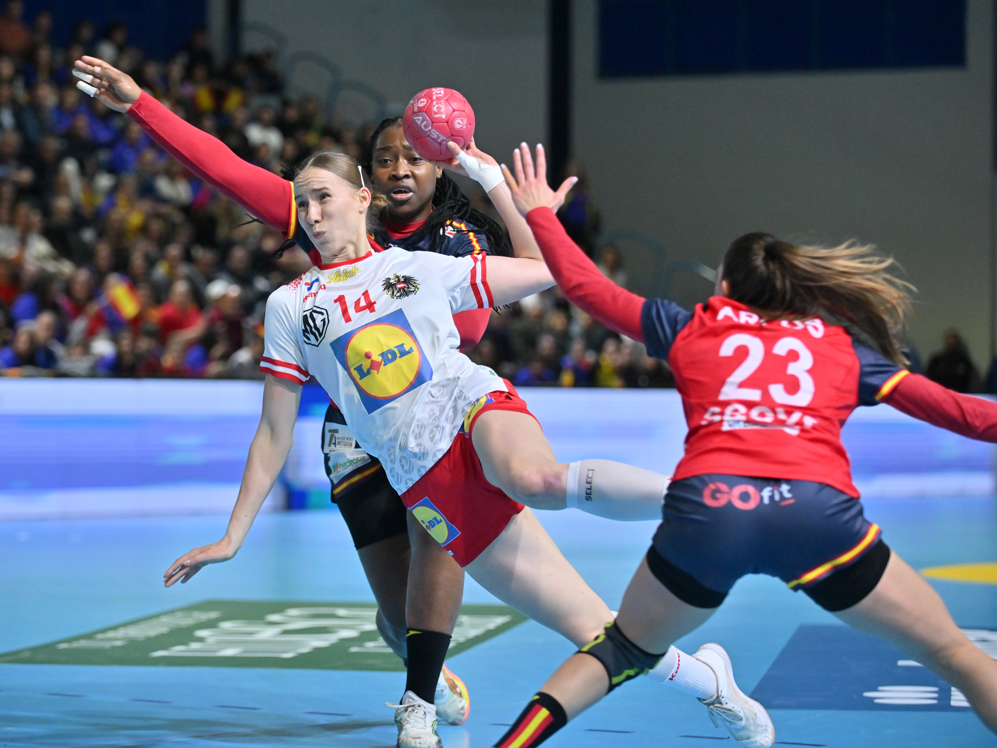 LIVE BLOG: Austria trail in Spain; Sweden get final tournament ticket