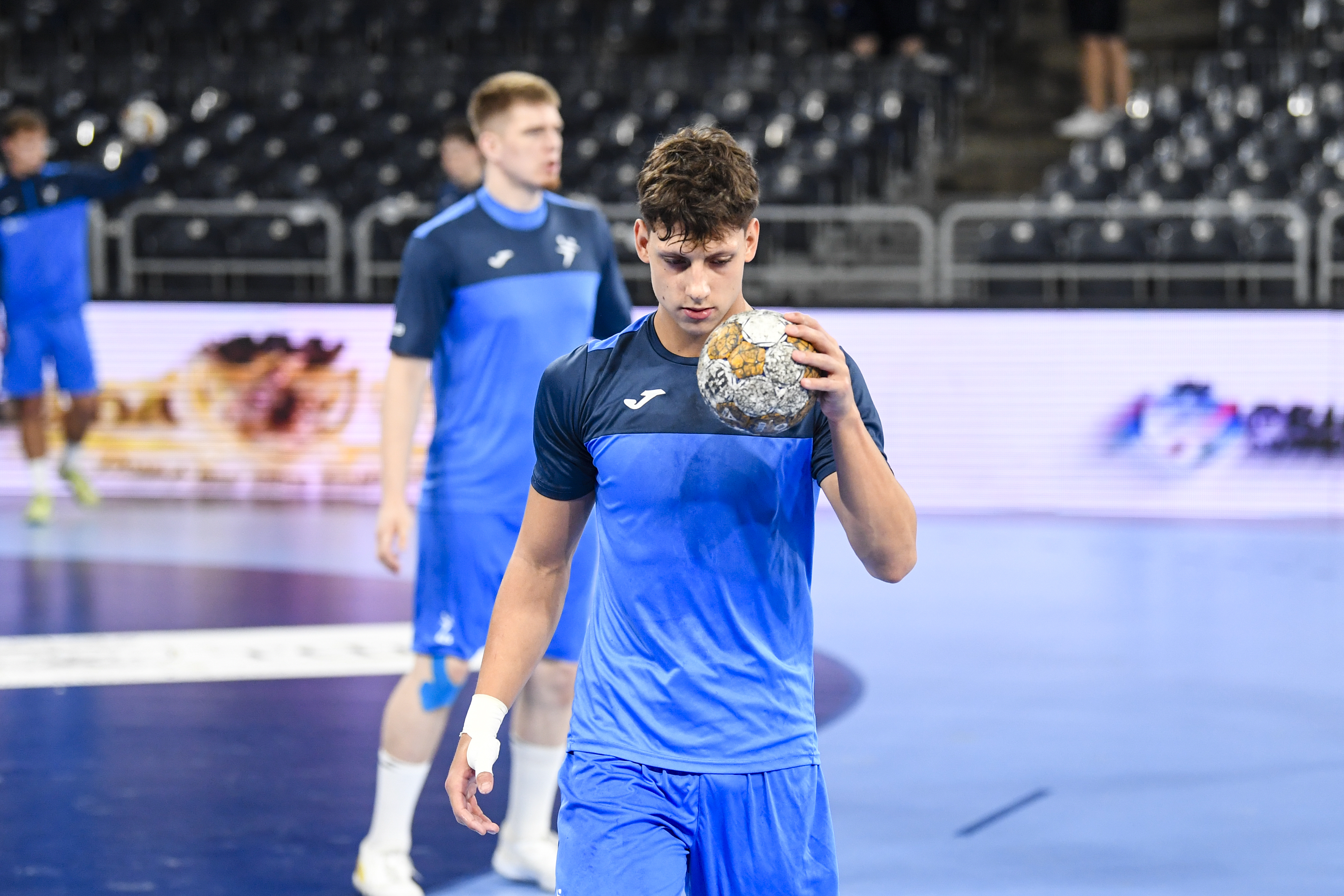 Live blog: Pressure mounts as Slovenia face Hungary in semi-final