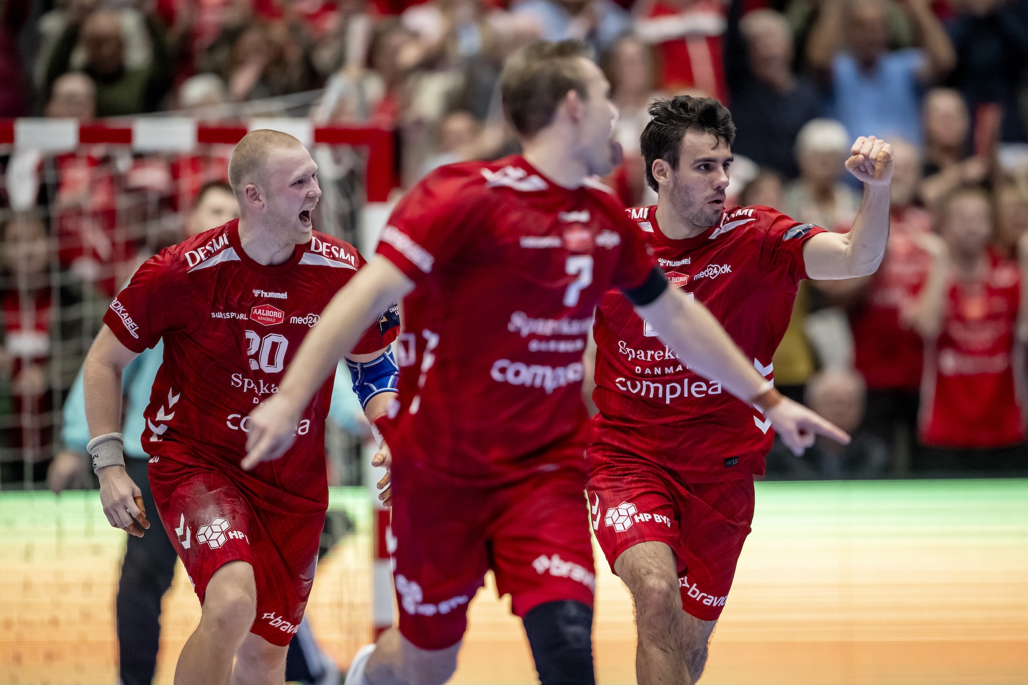 Magdeburg, Aalborg and Paris in main round; four clubs out