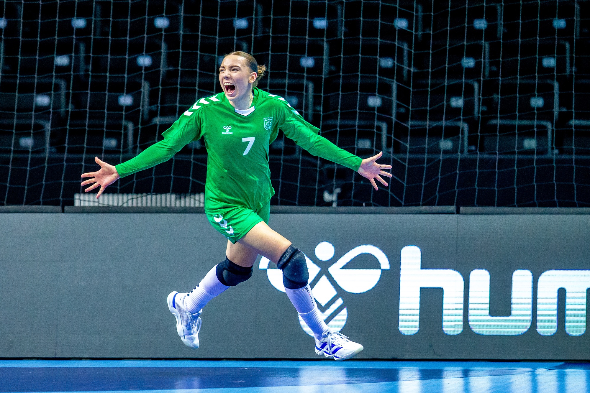 LIVE BLOG: Lithuania lead Ukraine in day opener