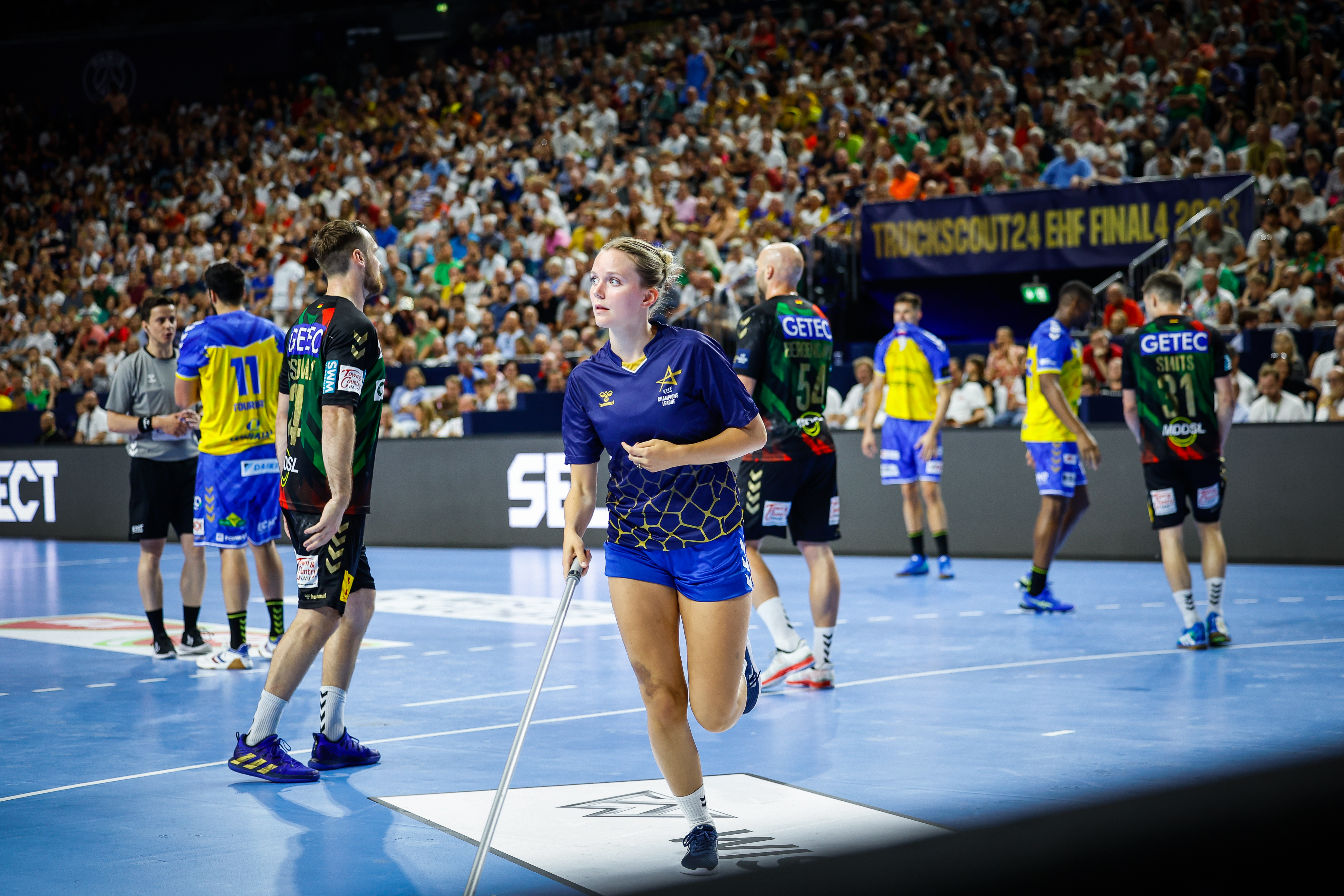 Volunteer at the TruckScout24 EHF FINAL4 2024