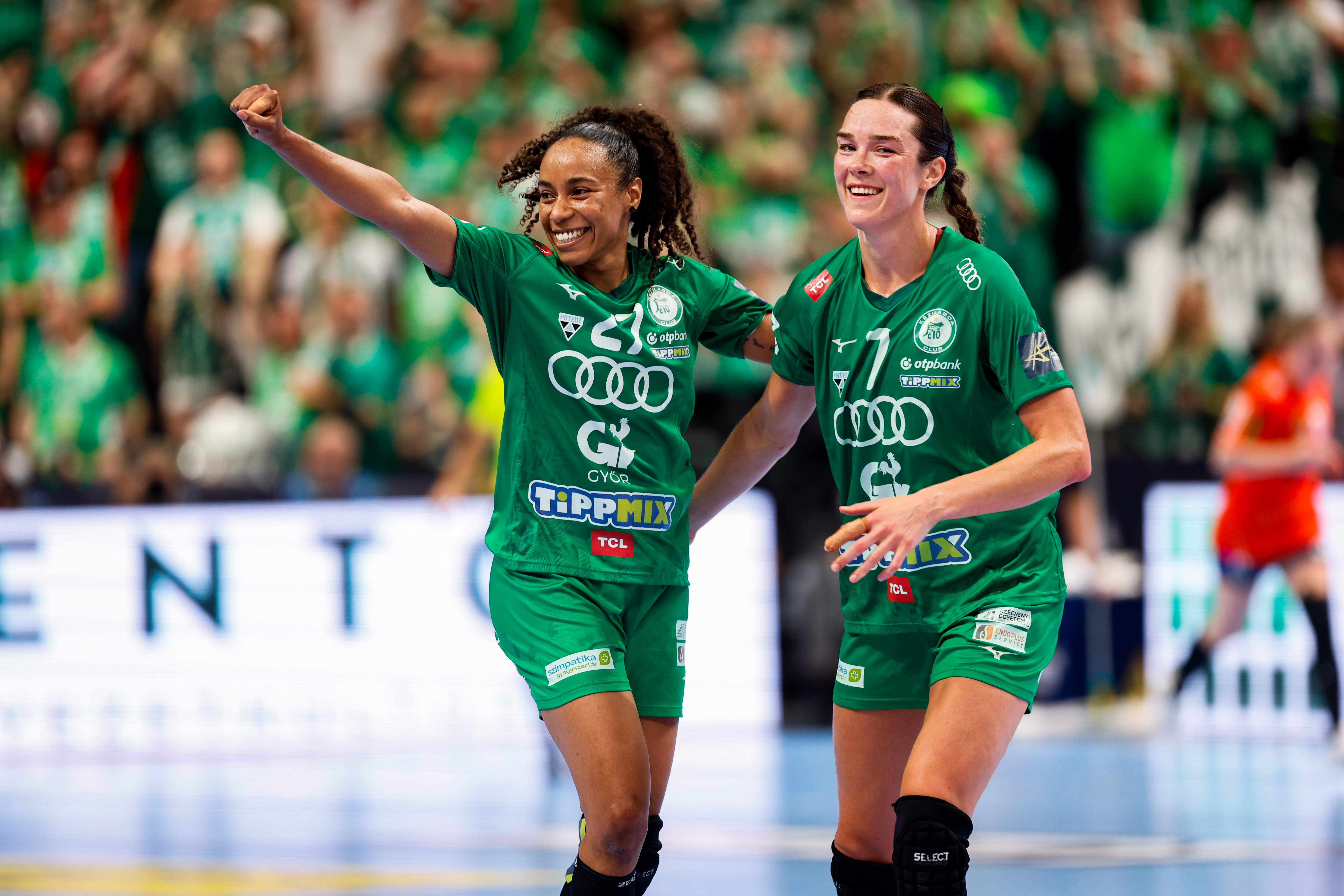 One debutant, nine nations and 15 teams hunt the record winners