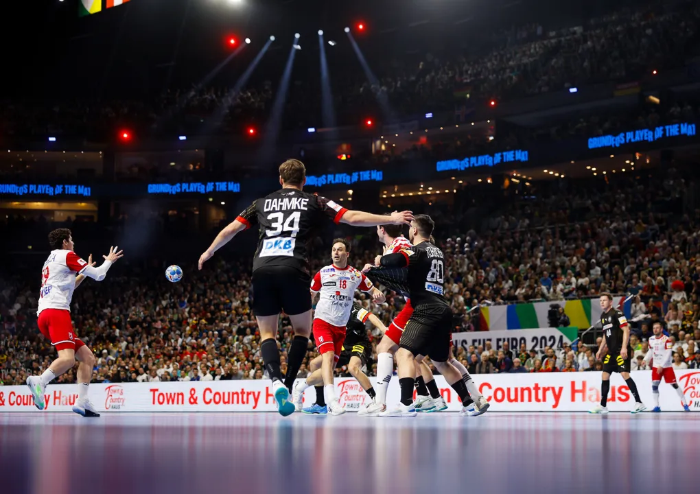 Summary: France unbeaten; Iceland, Croatia end with wins