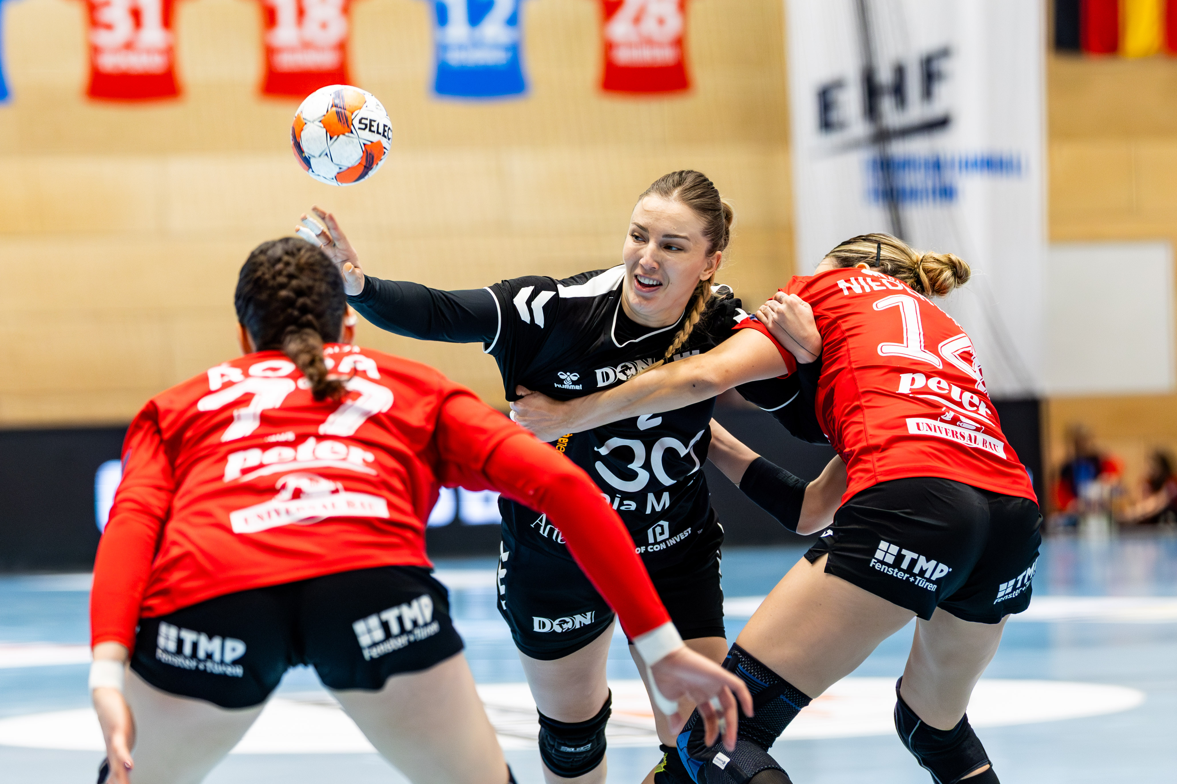 Viborg and Brasov share points; group A remains tight