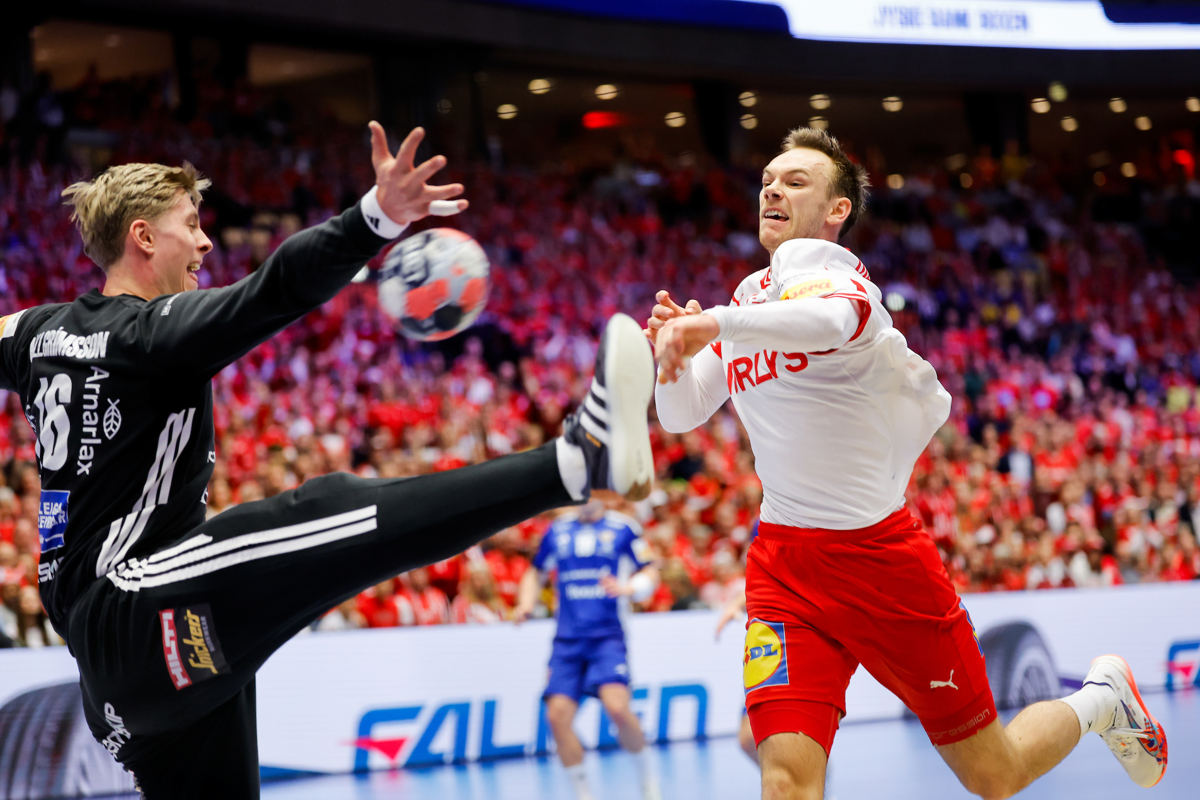 Live blog: Denmark in physical clash with Iceland for final ticket