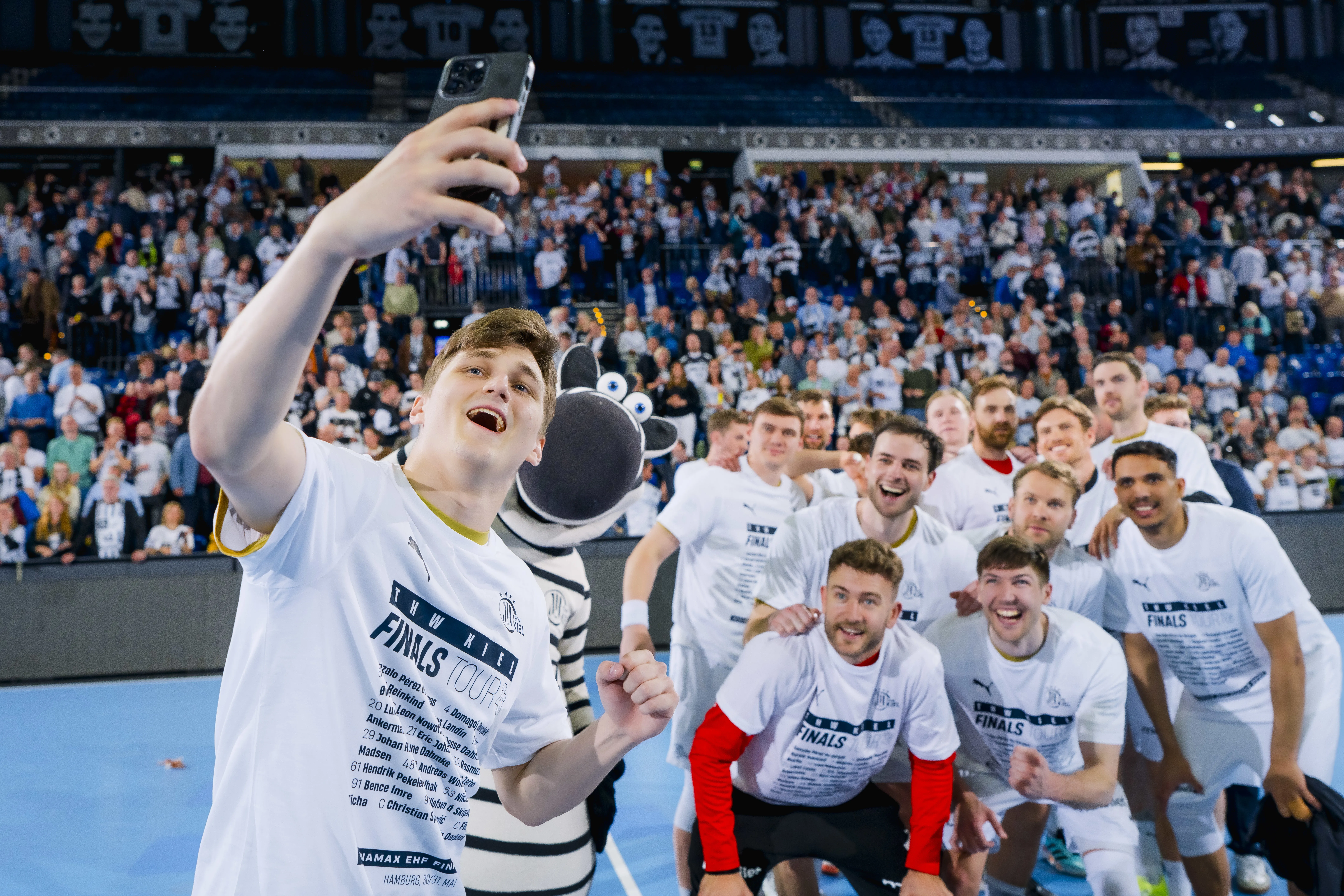 Eric Johansson steers THW Kiel to Hamburg