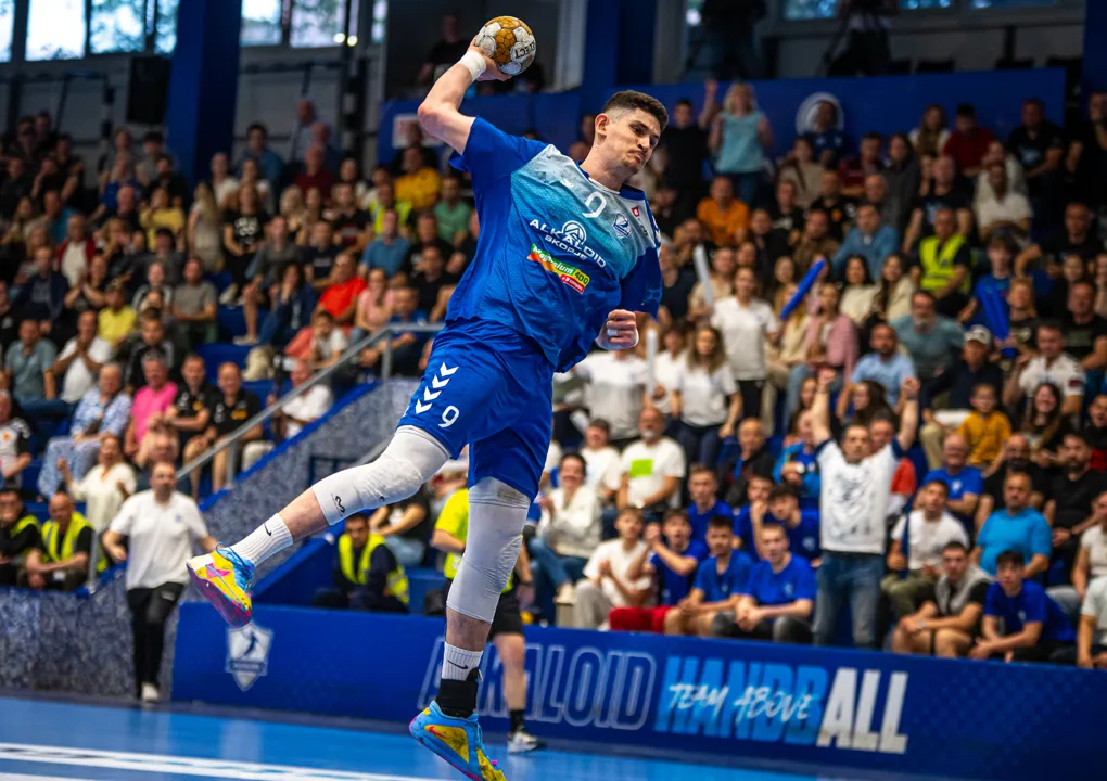 AEK Athens and HC Alkaloid throw off EHF European Cup final