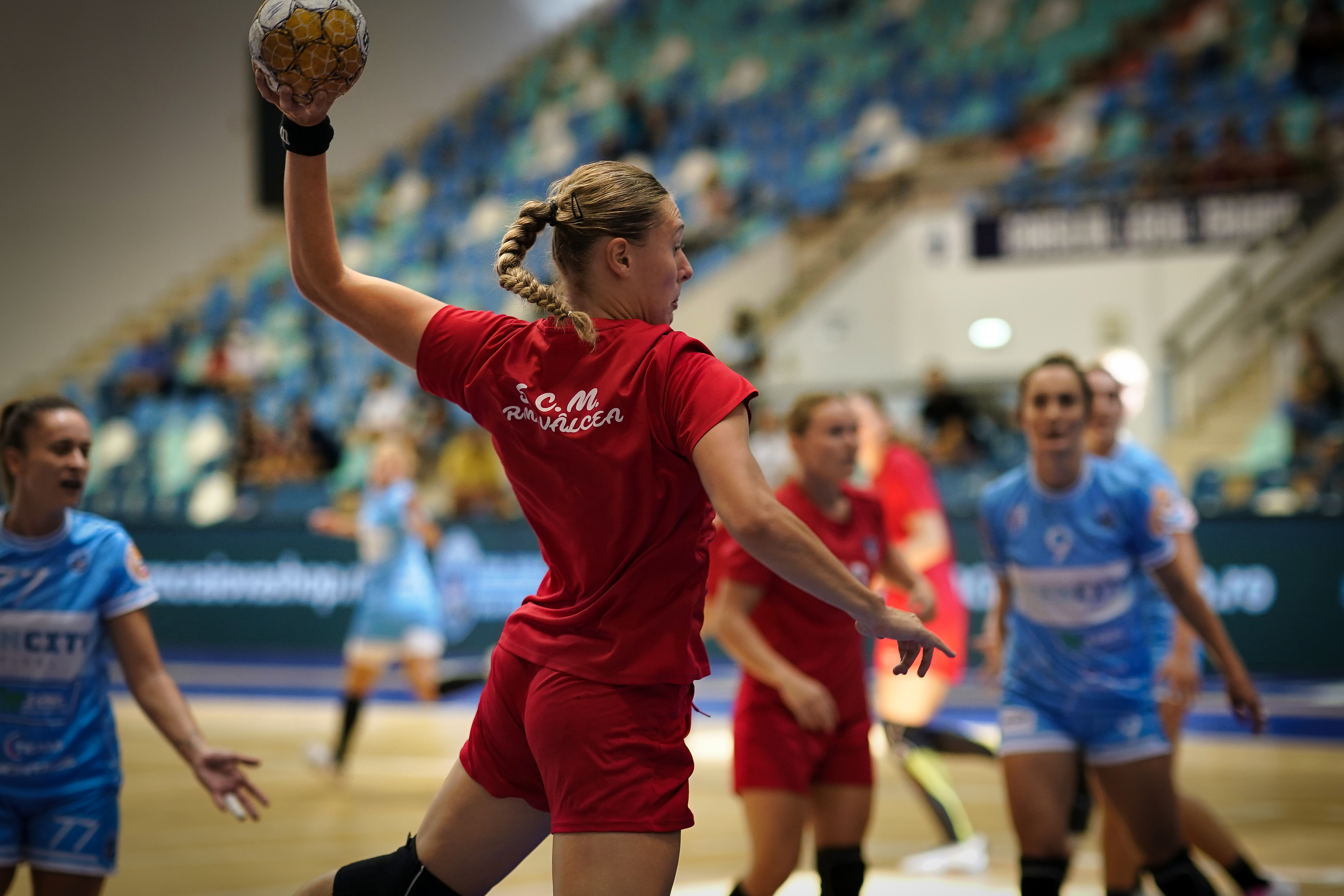 Strangers clash at the start of the EHF European League Women