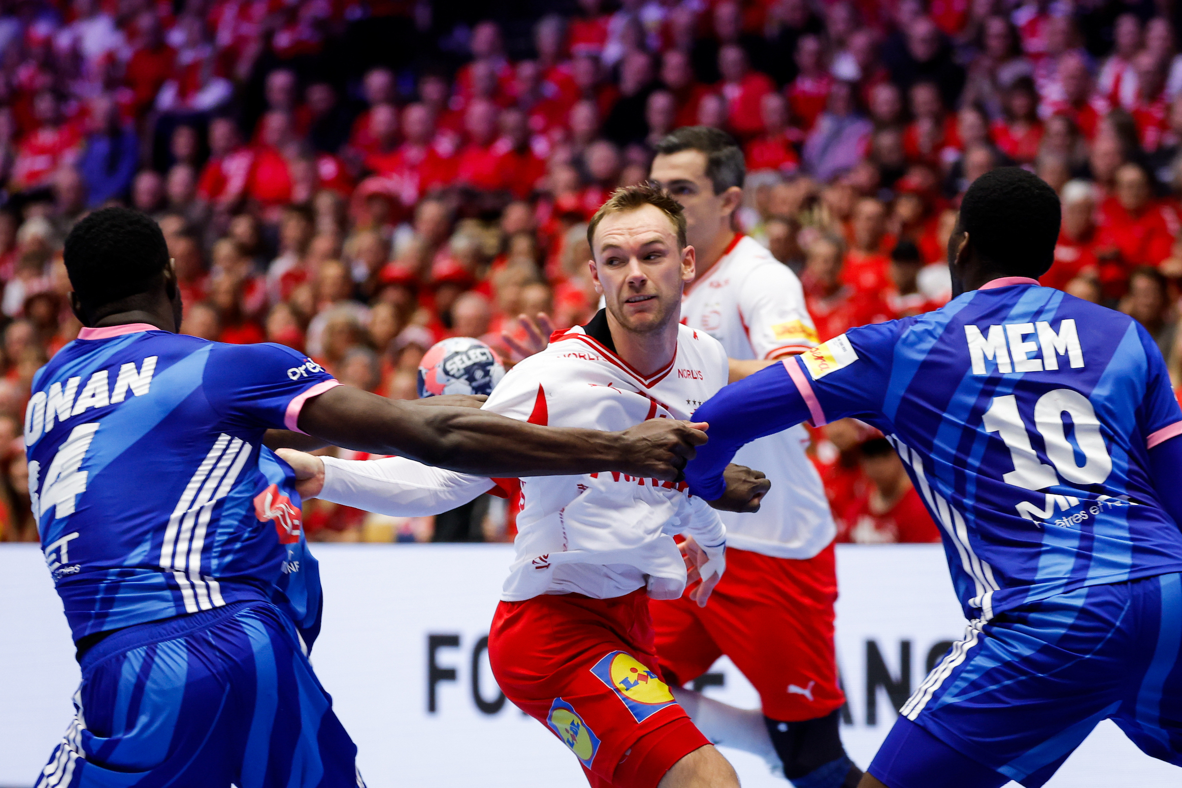 Summary: Denmark clinch narrow, vital victory over France