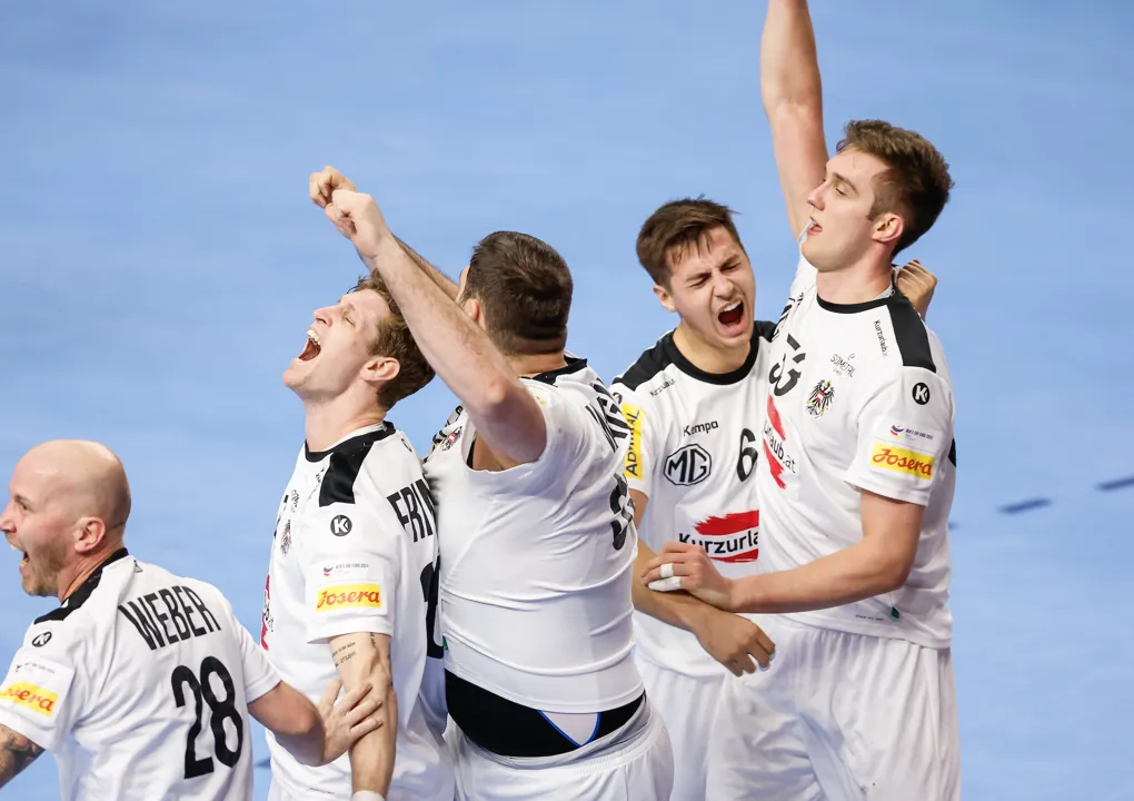Summary: Germany, France, Austria win main round openers