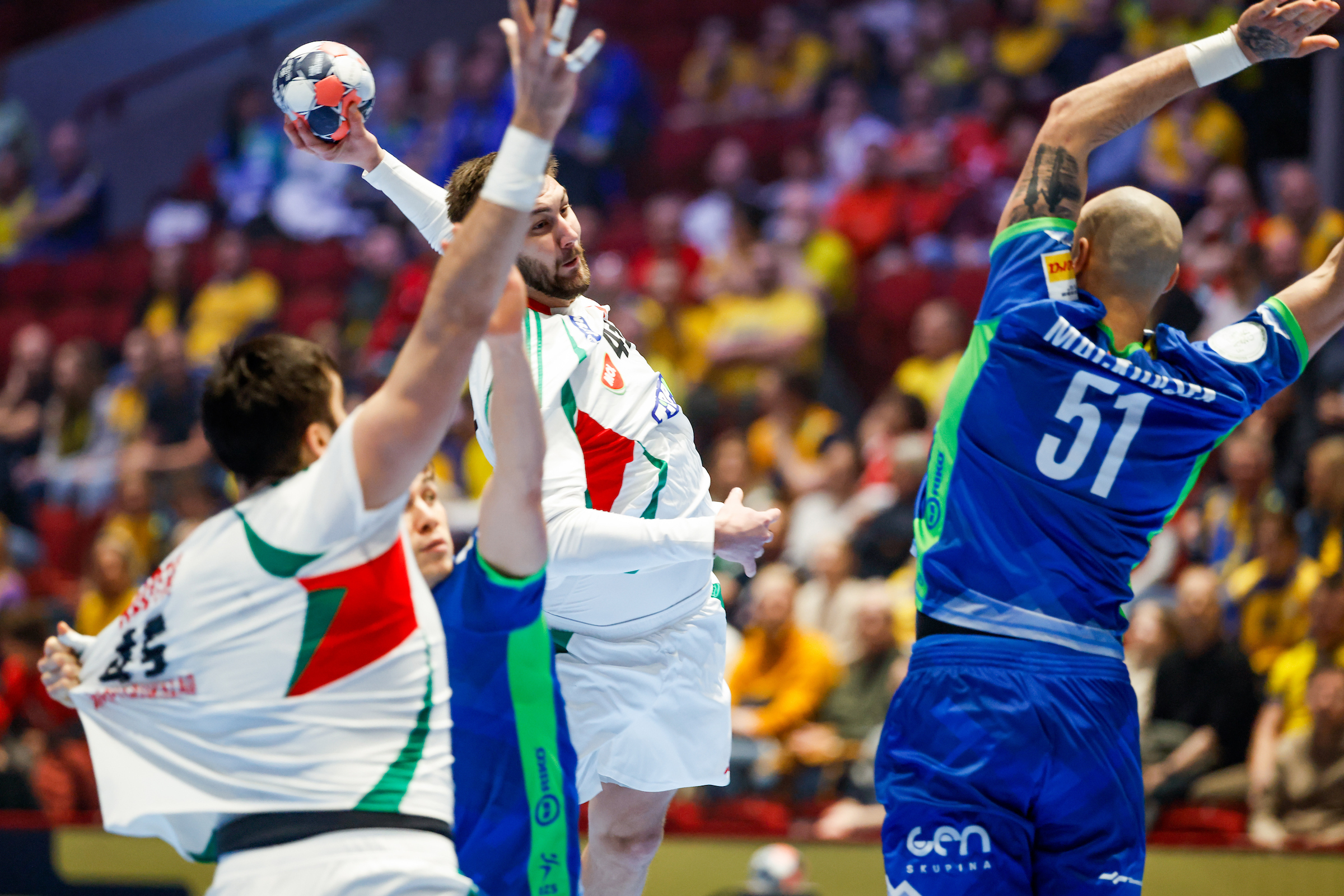 Live blog: Hungary and Slovenia level in first half