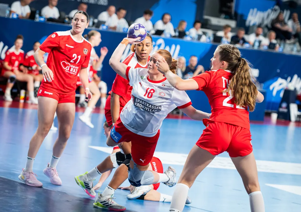 Denmark celebrate second W19 EHF EURO bronze