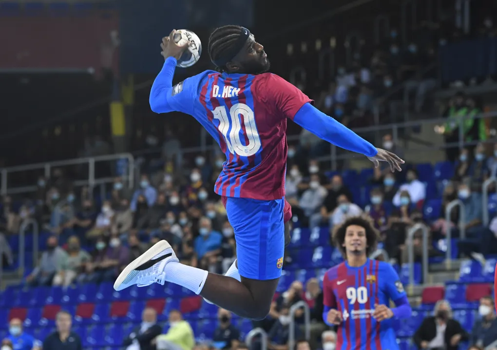 Flying Mem helps Barça get back to winning ways