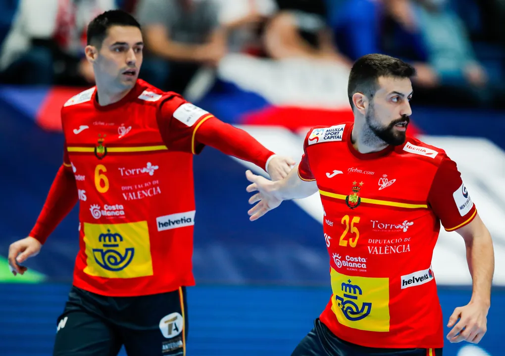 Title-holders eye another step towards the semi-finals