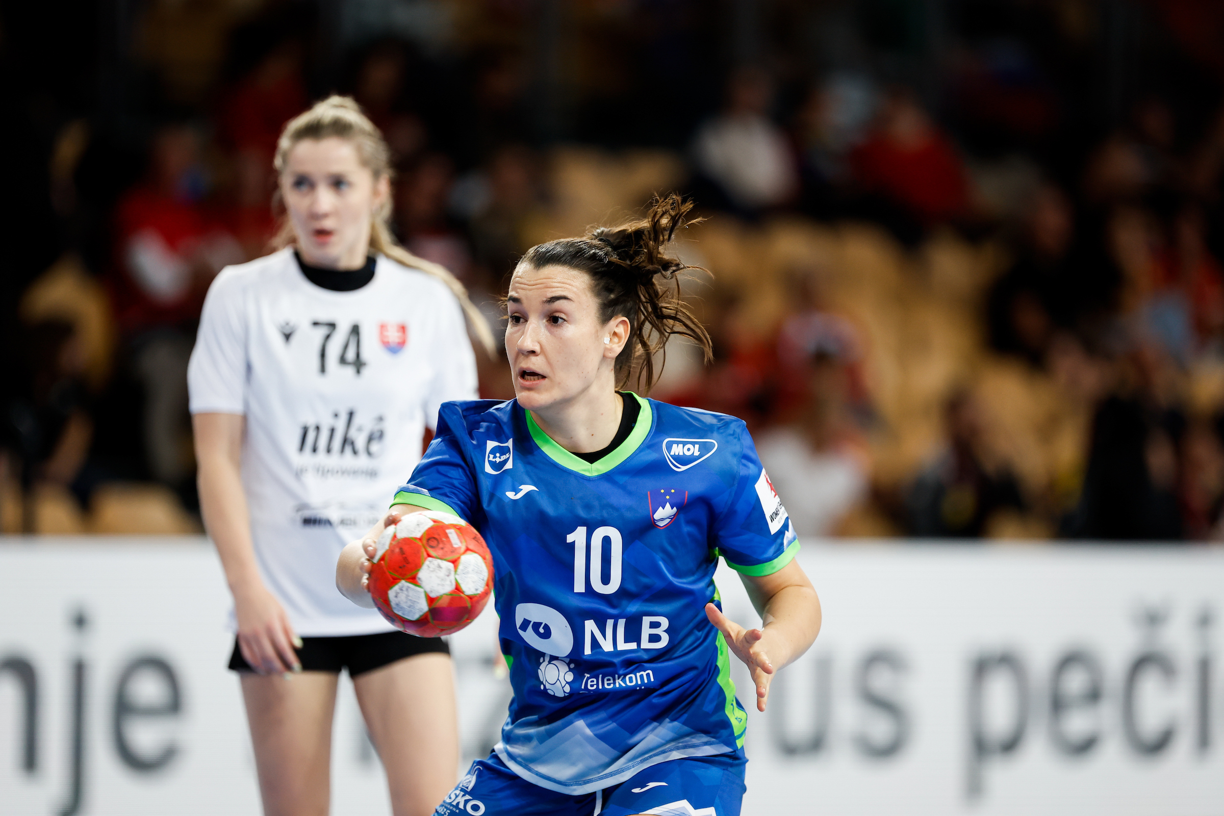 Big win keeps Slovenia’s hopes alive