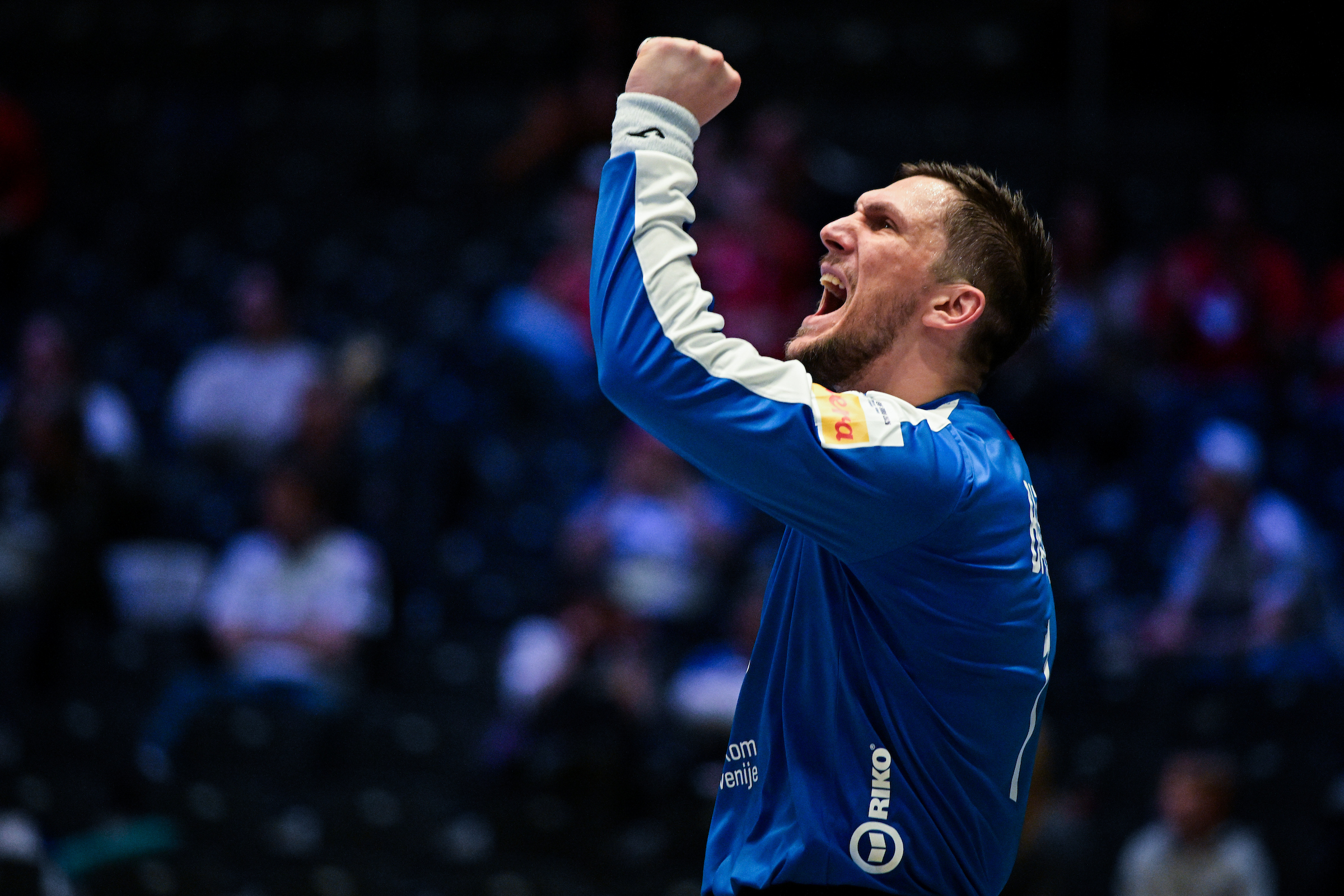 Huge comeback sees Slovenia to main round